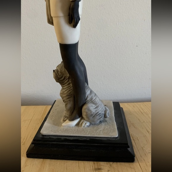 Vintage Argentina Figure Capodimonte Lady with Dog by M. Salvestrini 1988 - Picture 6 of 14